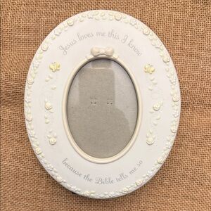 Amscan Porcelain White and Cream Oval Photo Frame